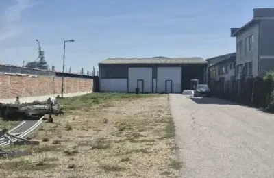 Hala i plac Ruma