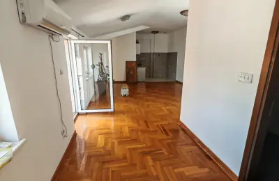 Stan u centru Zemuna