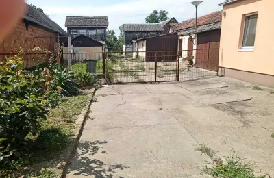 Kuća u Krčedinu
