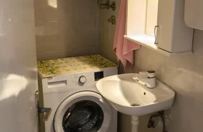 Prodajem jednosoban stan na Petlovom brdu 57+12m2
