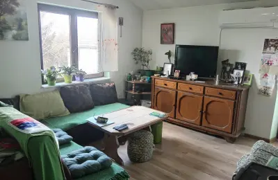 Kuća 209 m² u Surčinu | 2 stambene jedinice | Uknjižena | Blizu EXPO 2027