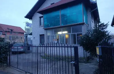 Kuća 209 m² u Surčinu | 2 stambene jedinice | Uknjižena | Blizu EXPO 2027