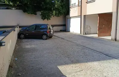 STAN U ZEMUNU NA TOP LOKACIJI