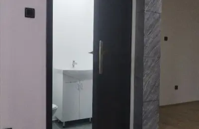 Sremcica,centar ul.Beogradska lokal 55m2(+11m2)