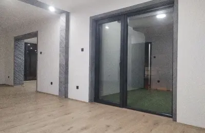 Sremcica,centar ul.Beogradska lokal 55m2(+11m2)