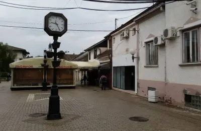Lokal 81m2 u centru Grocke-pesacka zona