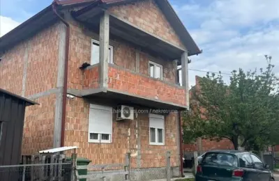 Prodajem kucu u Batajnici u lepom kraju