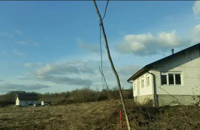 Prodajem plac u Sremcici