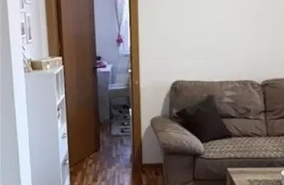 Prodajem dvoiposoban kompletno namešten i uknjižen stan