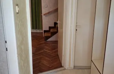 Deo kuce u nizu na izuzetnoj lokaciji