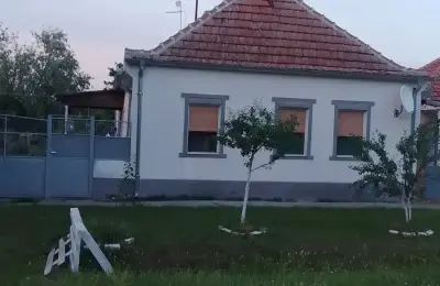 Prodajem kucu u Banatskoj Dubici