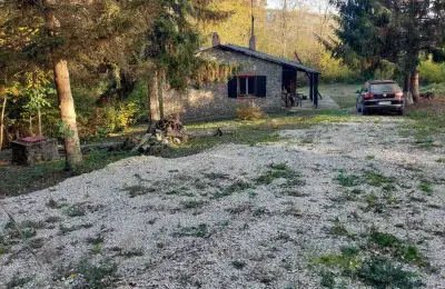 Prodajem kamenu kucu