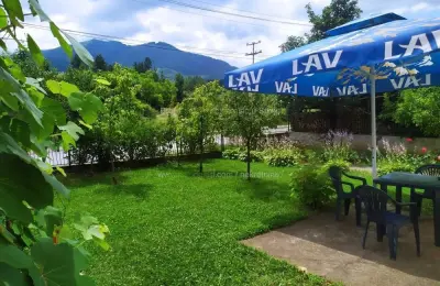 Kuća u Surdulici, 180m2, 6ari placa