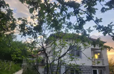 Sredjena kuca 200m2 sa visokim zidovima i potpuno privatnoscu-4km od Soko Banje-Resnik Galerija slika