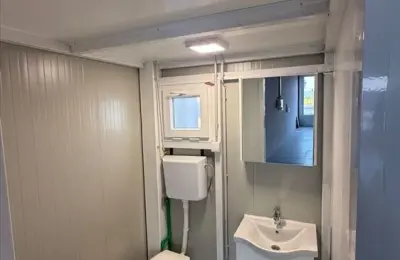 Izdaje se poslovni lokal 160m2-Batajnica