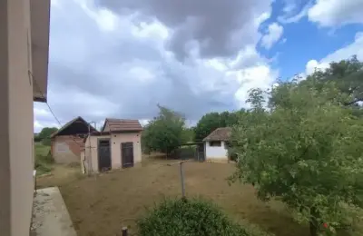 Prodajem kucu u selu Provo-Vladimirci