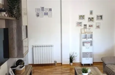 Prodajem dvoiposoban kompletno namešten i uknjižen stan