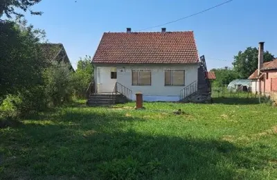 Na prodaju porodična kuća u Sopicu-Lazarevac