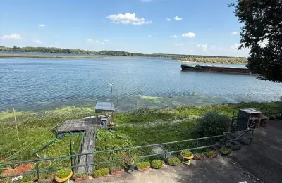 Prelepa kuca na Dunavu