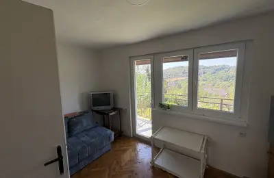 Vikend kuća 55m2,uknjižena,na 10ari placa