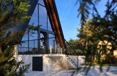 Na prodaju Luxury Villas&Poll,Aranđelovac