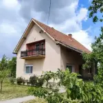 Prodajem kucu u selu Provo-Vladimirci