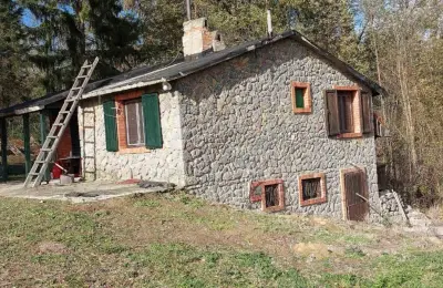Prodajem kamenu kucu