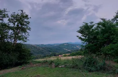 Prodajem kamenu kucu