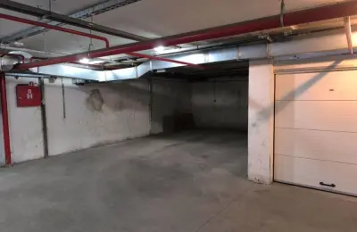 Garažno mesto 13m2 kod Ada Malla
