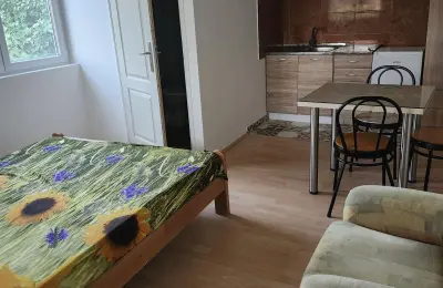 Sredjena kuca 200m2 sa visokim zidovima i potpuno privatnoscu-4km od Soko Banje-Resnik Galerija slika