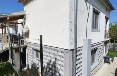 Sredjena kuca 200m2 sa visokim zidovima i potpuno privatnoscu-4km od Soko Banje-Resnik Galerija slika