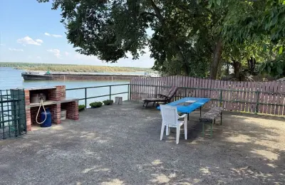 Prelepa kuca na Dunavu
