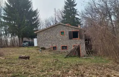 Prodajem kamenu kucu