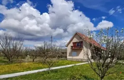 Prodajem kucu u selu Provo-Vladimirci