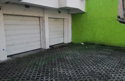 Prava garaža, dvorište, nivo tla, struja, brojilo