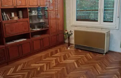 Deo kuce u nizu na izuzetnoj lokaciji