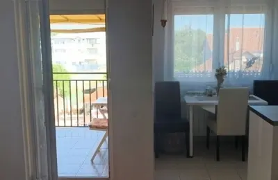 Prodajem dvoiposoban kompletno namešten i uknjižen stan