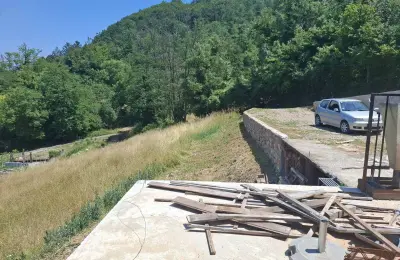 Prodajem plac na obroncima Tare